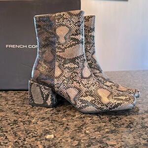 French Connection faux snakeskin NIB 8.5